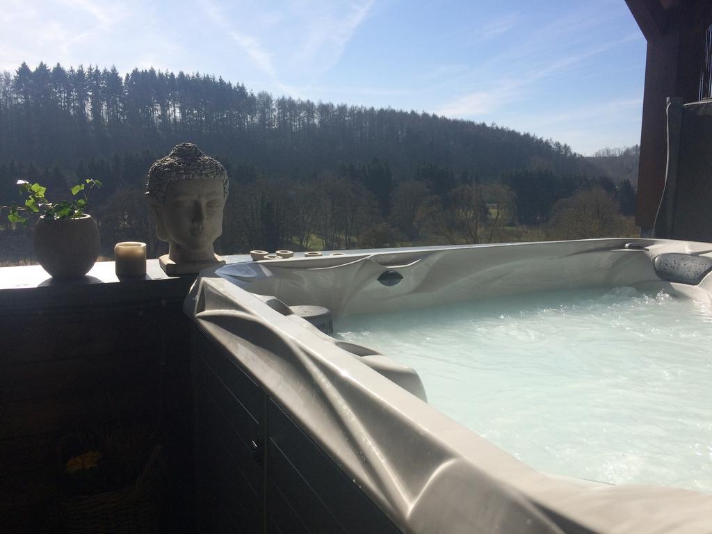 At Home - Jacuzzi Privatif Gesves Номер фото